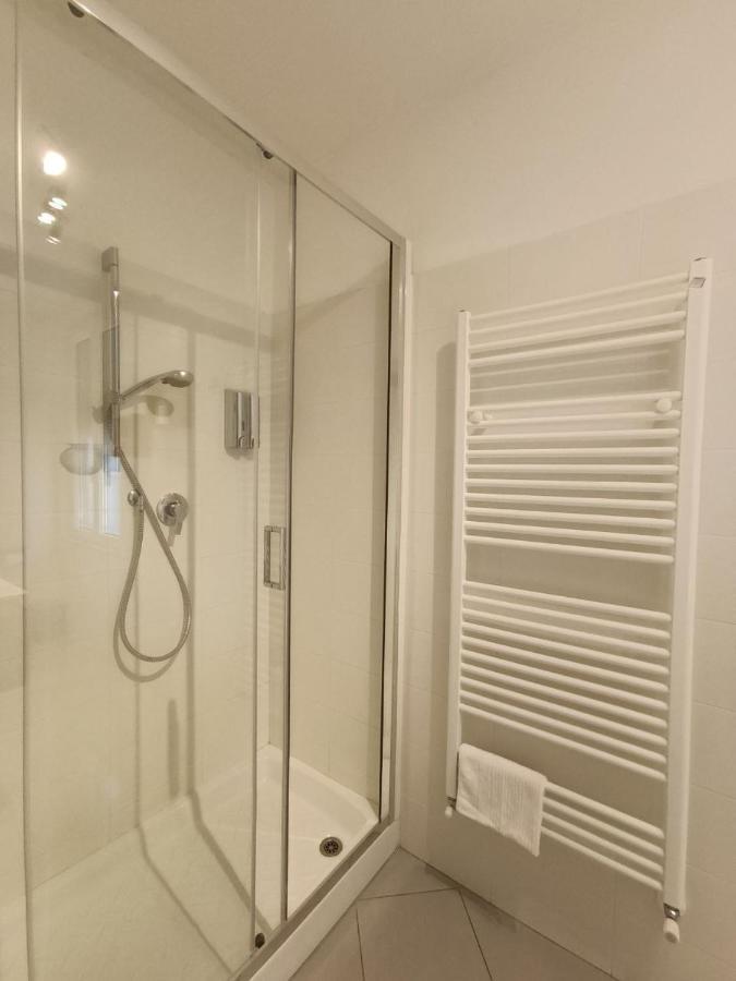 Blackstone Apartment Вараце Екстериор снимка